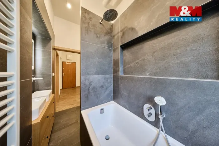 Prodej bytu 2+1, Trutnov - Horní Předměstí, Komenského, 69 m2