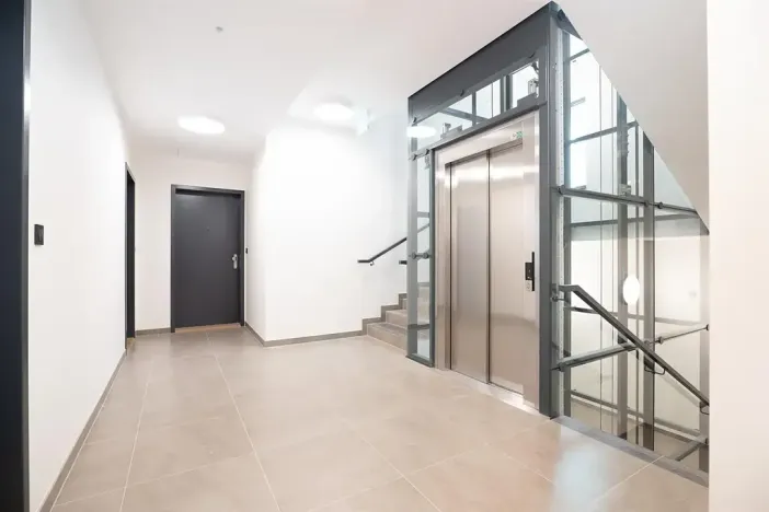 Pronájem bytu 2+kk, Praha - Karlín, Pobřežní, 30 m2