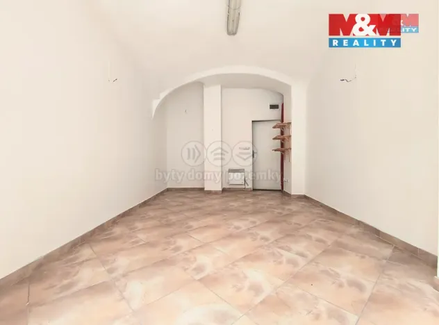 Pronájem obchodního prostoru, Slaný, Husova, 23 m2