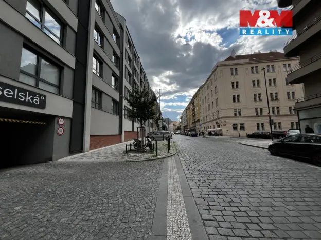 Pronájem garážového stání, Praha - Nusle, Nuselská, 16 m2