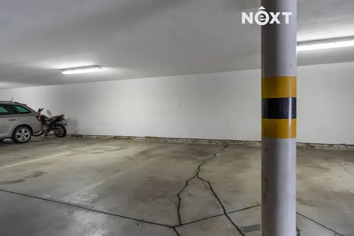 Prodej podílu garážového stání, Brno, Högrova, 11 m2