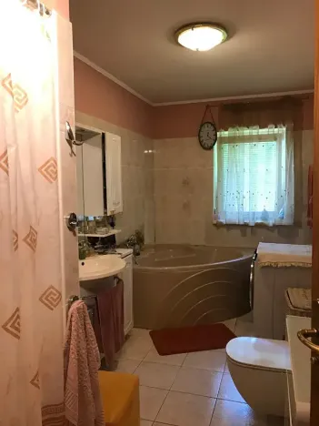 Prodej vícegeneračního domu, Pila, 220 m2