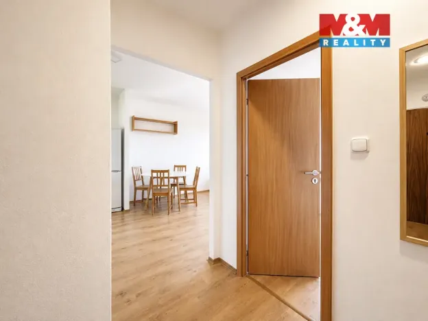 Pronájem bytu 2+kk, Praha - Petrovice, Kurčatovova, 43 m2