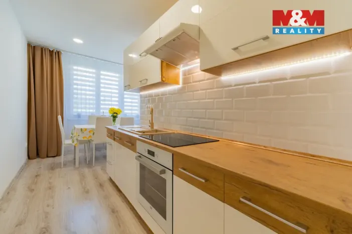 Prodej bytu 2+1, Hranice, U pošty, 61 m2