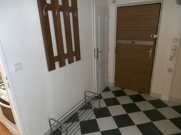Pronájem bytu 2+1, Praha - Kamýk, Zvolská, 60 m2