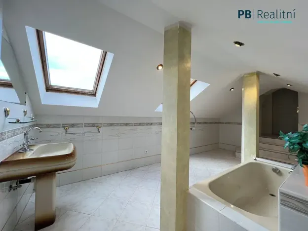 Prodej rodinného domu, Roztoky, 522 m2
