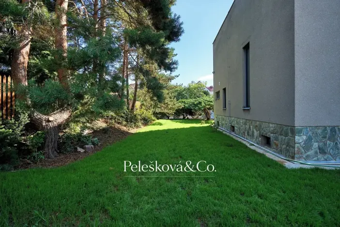 Pronájem rodinného domu, Praha - Braník, V malých domech I, 300 m2