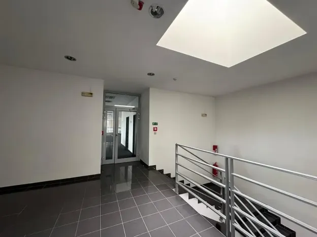 Pronájem kanceláře, Praha - Letňany, Veselská, 584 m2