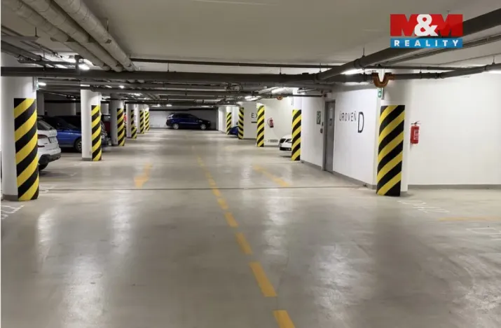 Pronájem garážového stání, Praha, Na vrších, 10 m2