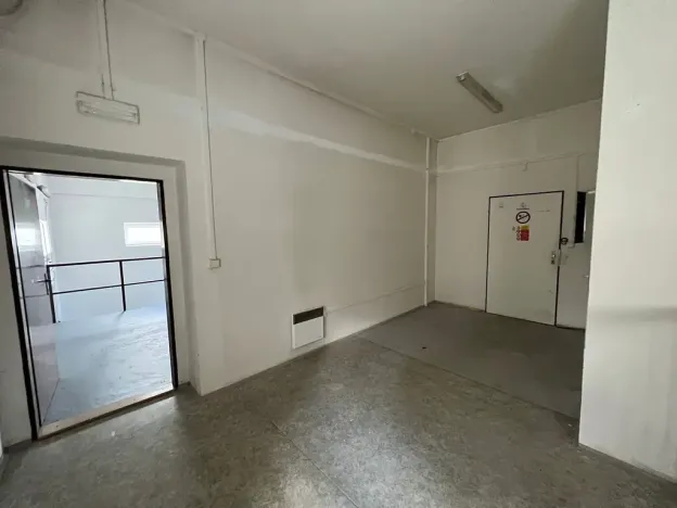 Prodej obchodního prostoru, Praha - Horní Počernice, Komárovská, 210 m2