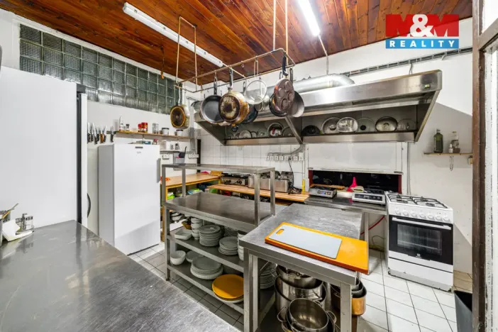 Pronájem komerční nemovitosti, Nová Role - Mezirolí, 795 m2