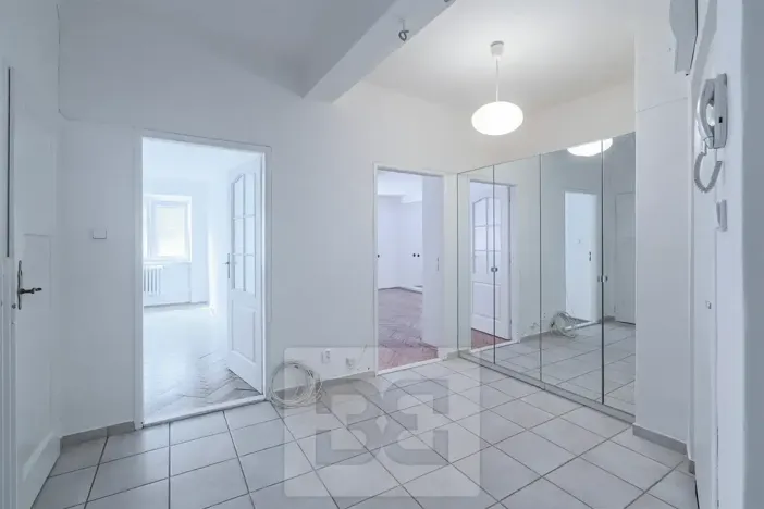 Pronájem bytu 2+1, Praha - Žižkov, Jeseniova, 75 m2