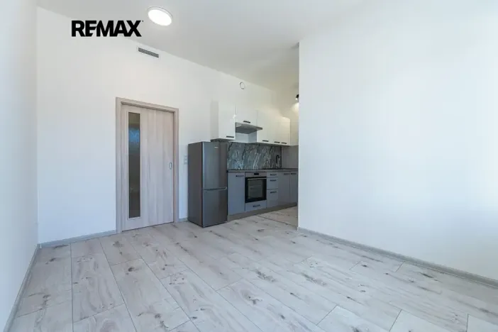 Pronájem bytu 1+kk, Praha - Hostivař, Arnošta Staňka, 29 m2