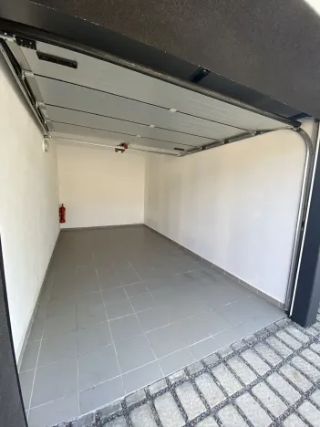 Pronájem garáže, Holice, Hradecká, 13 m2
