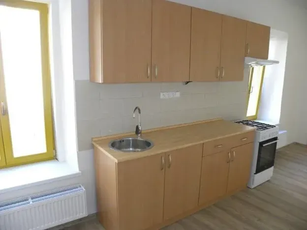 Pronájem bytu 1+kk, Jihlava, Komenského, 28 m2