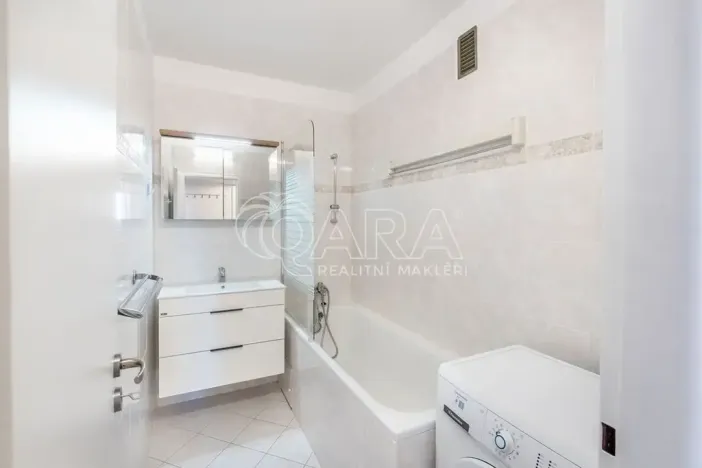 Pronájem bytu 3+1, Praha - Kobylisy, Famfulíkova, 67 m2