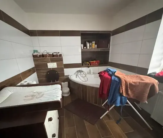 Dražba rodinného domu, Očihov, 262 m2