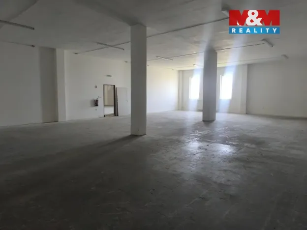 Pronájem obchodního prostoru, Ústí nad Labem - Severní Terasa, Stříbrnická, 1286 m2