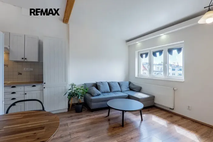 Pronájem bytu 2+kk, Praha - Žižkov, Biskupcova, 38 m2