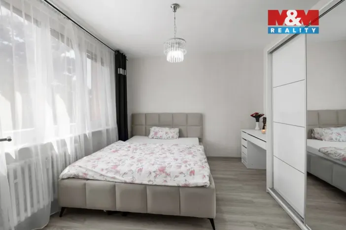 Prodej bytu 4+1, Postoloprty, Jiráskovo náměstí, 77 m2