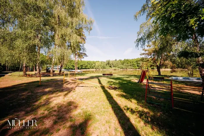 Prodej ubytování, Holice, 1644 m2