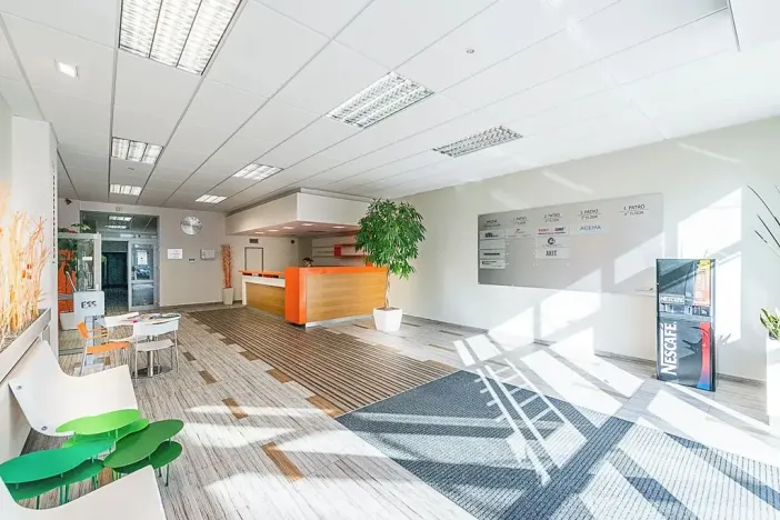 Pronájem kanceláře, Praha - Libeň, U libeňského pivovaru, 384 m2
