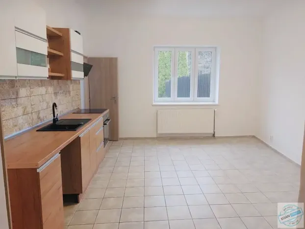 Pronájem bytu 2+1, Krnov, Petrovická, 58 m2