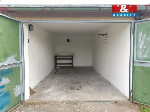 Pronájem garáže, Hradec Králové, U Zvoničky, 18 m2