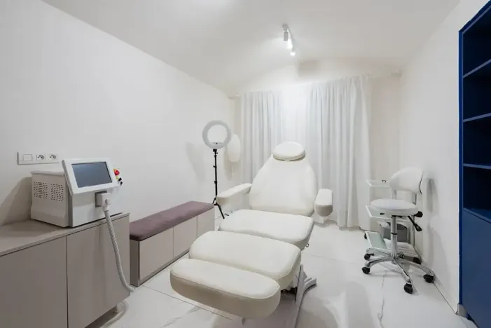 Prodej obchodního prostoru, Praha - Smíchov, Kmochova, 170 m2