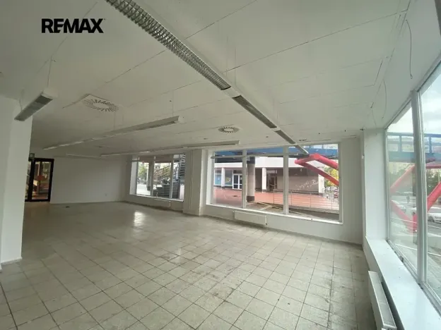 Pronájem obchodního prostoru, Praha - Stodůlky, Sluneční náměstí, 105 m2