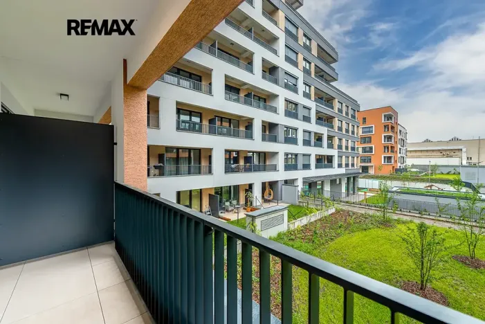 Pronájem bytu 1+kk, Praha - Hloubětín, Poděbradská, 37 m2