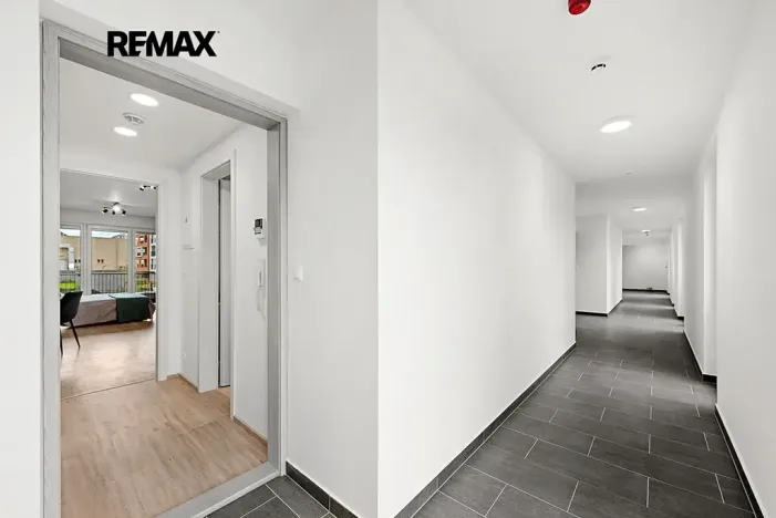 Pronájem bytu 1+kk, Praha - Hloubětín, Poděbradská, 37 m2
