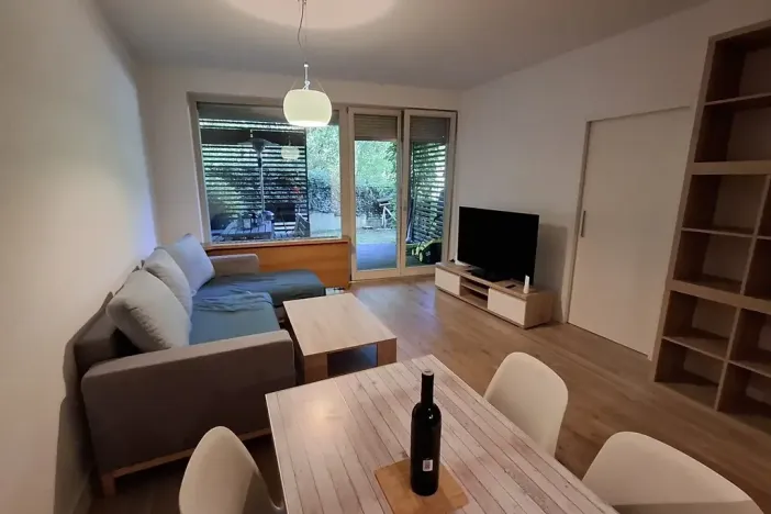 Pronájem bytu 2+kk, Praha - Hrdlořezy, Mezilehlá, 81 m2