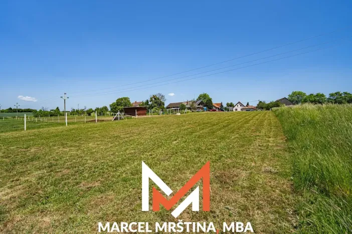 Prodej pozemku, Chvalkovice - Miskolezy, 1771 m2