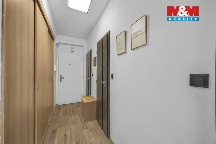 Pronájem bytu 2+1, Pardubice - Zelené Předměstí, Benešovo náměstí, 55 m2