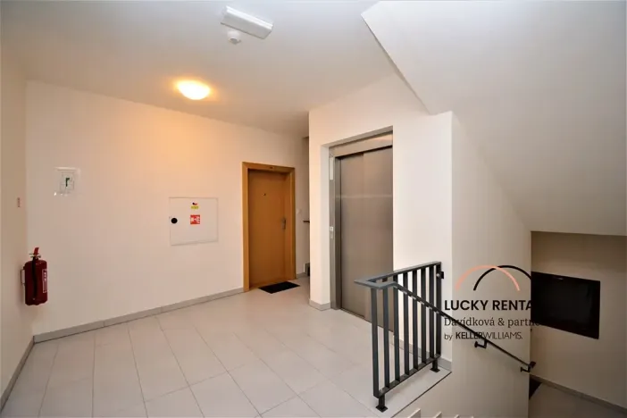 Pronájem bytu 1+kk, Praha - Modřany, Provázkova, 37 m2