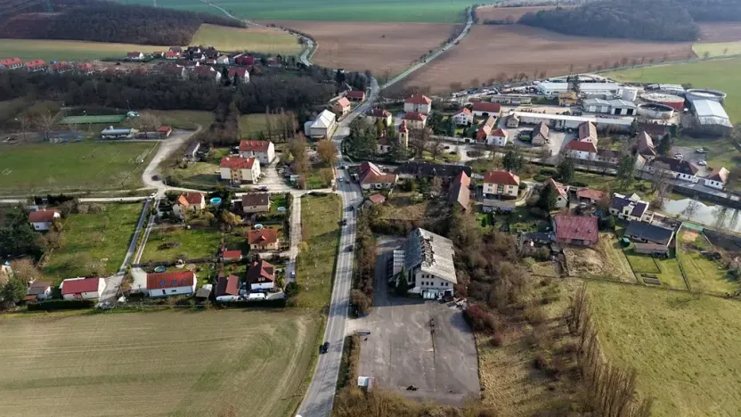 Prodej komerčního pozemku, Mořina, 1634 m2