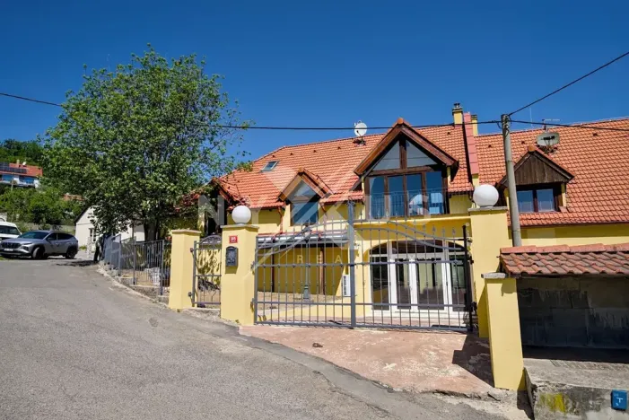 Prodej rodinného domu, Černolice, Ke dvoru, 375 m2