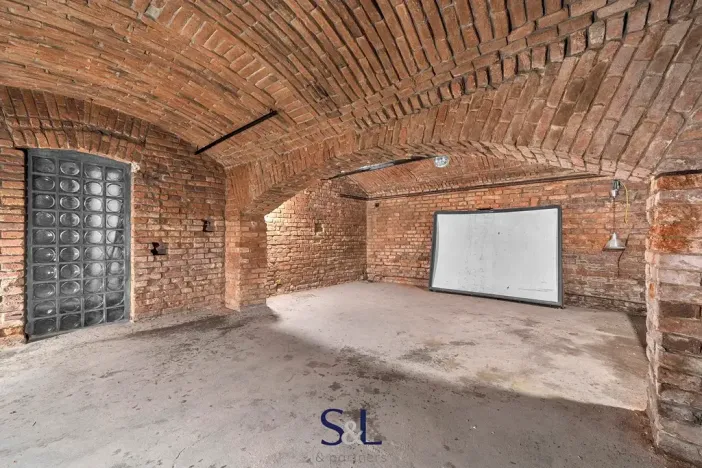 Prodej obchodního prostoru, Praha - Vysočany, Novovysočanská, 222 m2