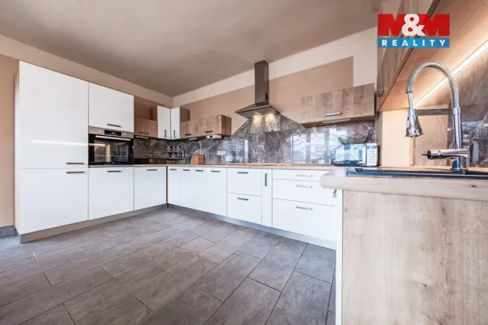 Prodej bytu 5+1, Chlumec nad Cidlinou - Kladruby, 139 m2