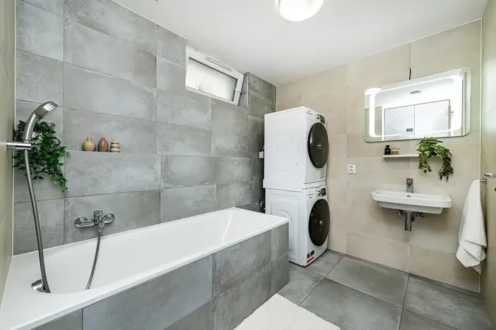 Prodej bytu 2+kk, Praha - Hrdlořezy, Mezilehlá, 51 m2