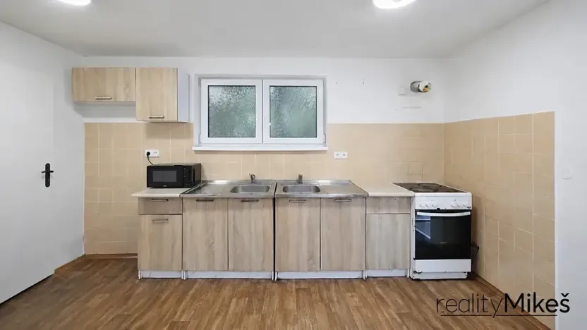 Pronájem ubytování, Dobrovice, 500 m2