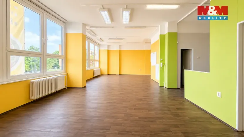 Pronájem obchodního prostoru, Louny, Náměstí Benedikta Rejta, 82 m2
