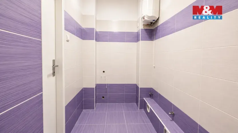Pronájem obchodního prostoru, Louny, Náměstí Benedikta Rejta, 82 m2