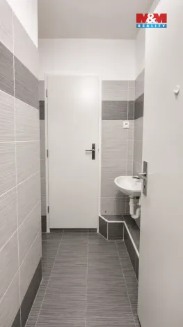 Pronájem obchodního prostoru, Louny, Náměstí Benedikta Rejta, 82 m2