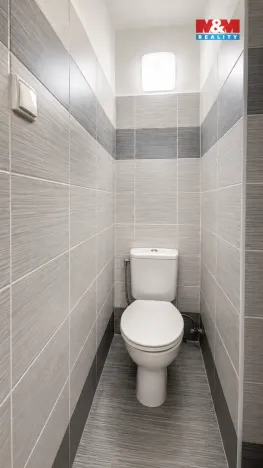 Pronájem obchodního prostoru, Louny, Náměstí Benedikta Rejta, 82 m2