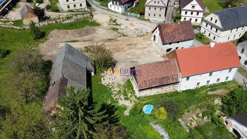 Prodej komerční nemovitosti, Tuhaň, 700 m2