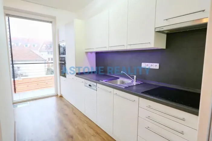 Pronájem bytu 2+kk, Praha - Vršovice, Košická, 69 m2