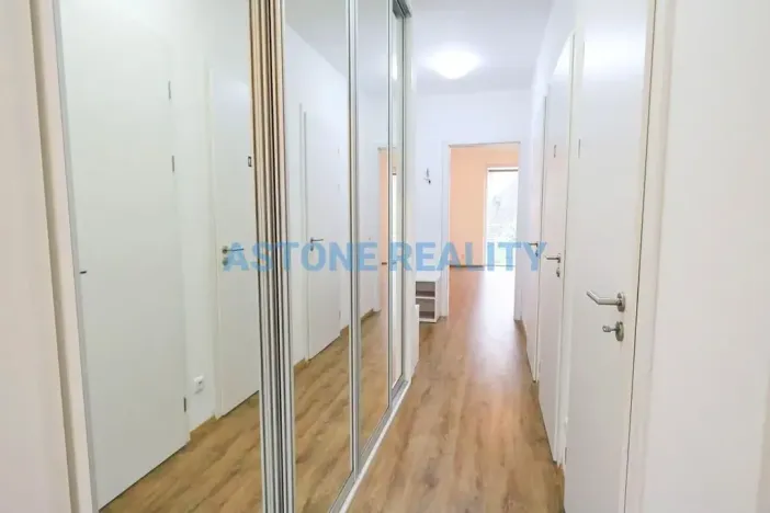 Pronájem bytu 2+kk, Praha - Vršovice, Košická, 69 m2
