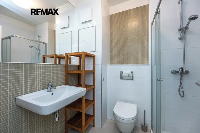 Pronájem bytu 1+kk, Praha - Libeň, Novovysočanská, 25 m2
